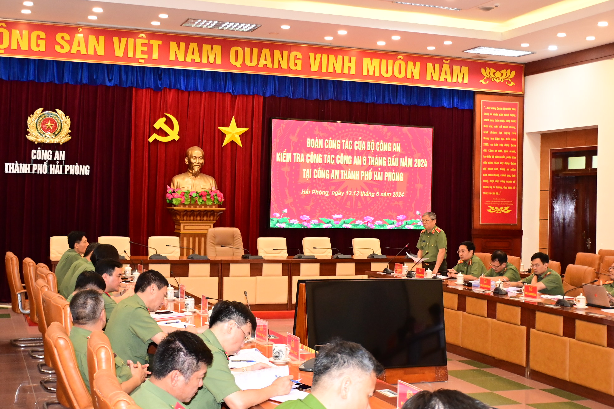 Đoàn công tác Bộ Công an kiểm tra công tác Công an 6 tháng đầu năm 2024 tại CATP Hải Phòng